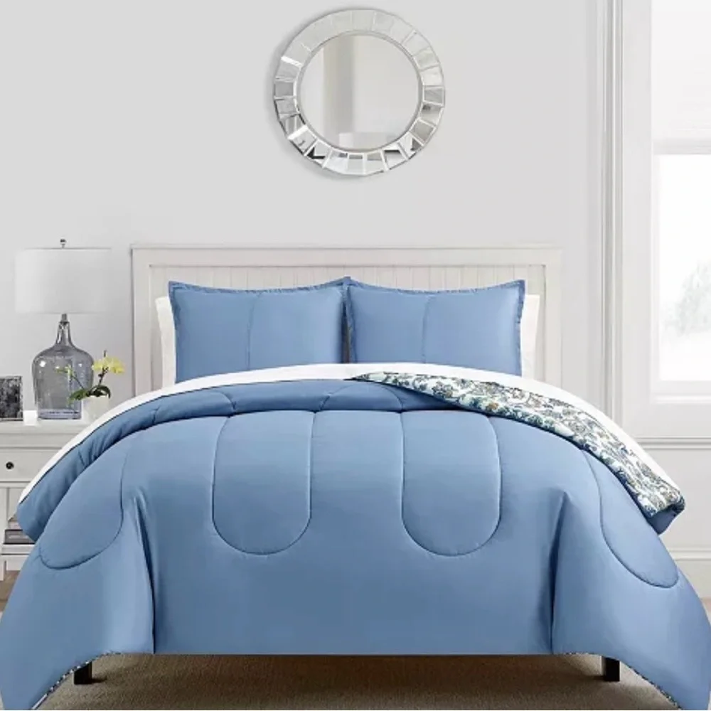 NWT Floral Blue and White Bedding Set